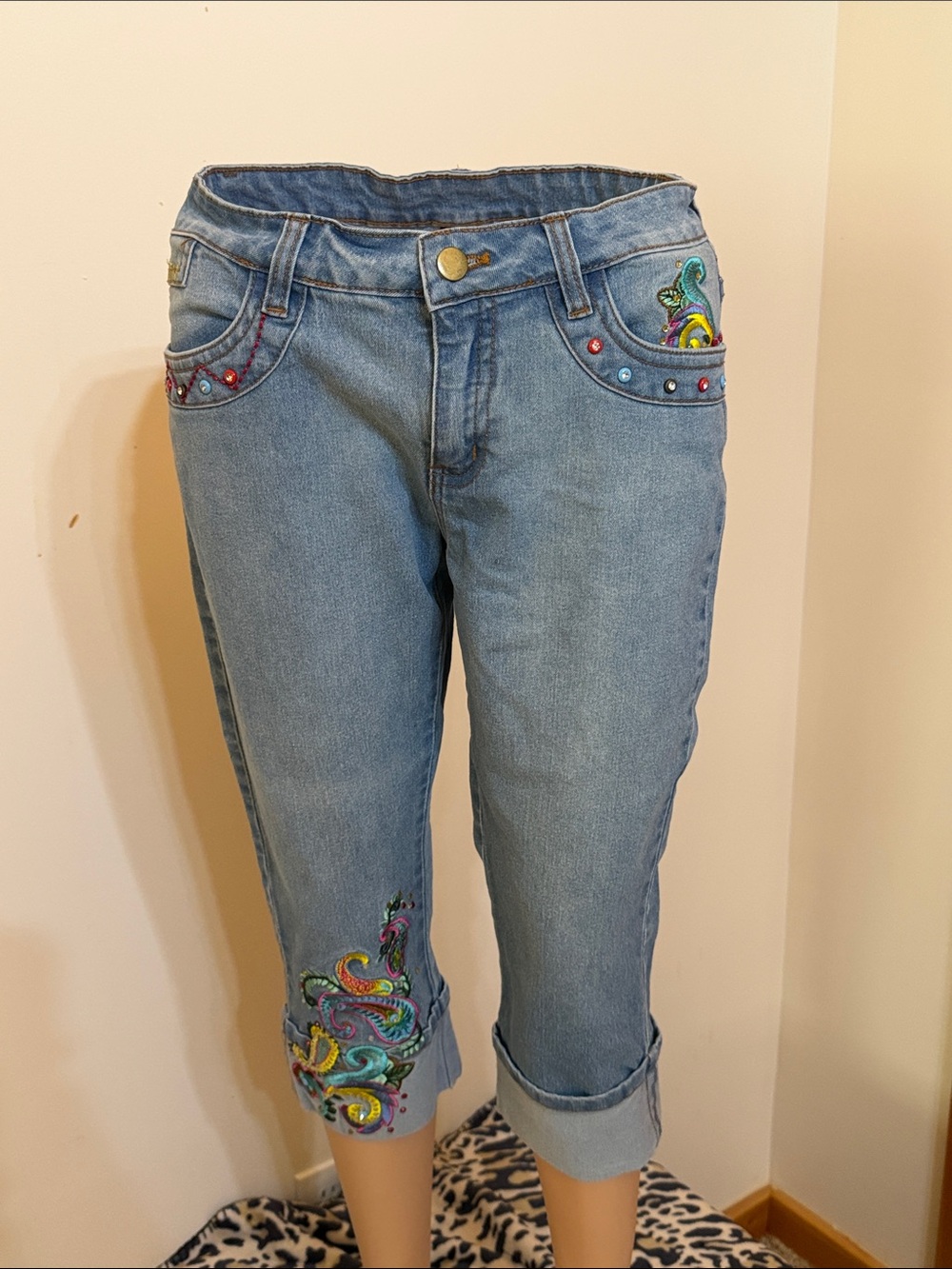 Boston Proper Women’s Light Blue Embroidered Capris Jeans with Rhinestones NWOT
